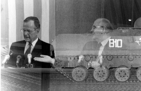 008 19910730 bushas gorbis tankas Copy